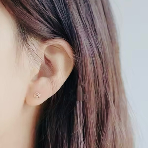 Gold Heart Stud Earrings 925 Sterling Silver Plated Gold - Picture 5 of 5